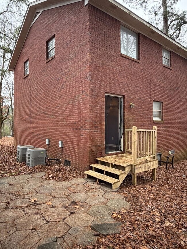 Building Photo - 3 Bd 2 Ba 1200 sq ft Townhouse