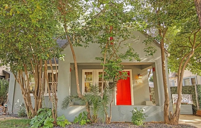 Primary Photo - 3948 Sherman Way