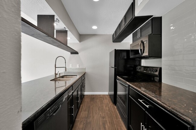 Building Photo - 12311 Glenview Dr