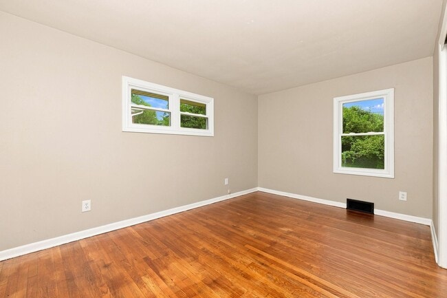 Building Photo - 248 Canterbury Dr