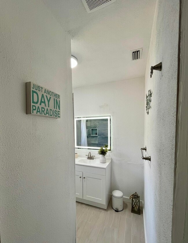 Building Photo - 3118 Pierson Dr