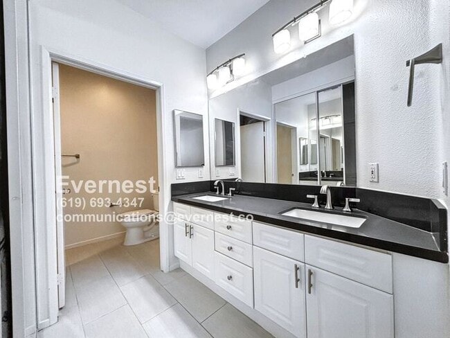Building Photo - Charming 2-Bedroom Condo in Peaceful Sabre...