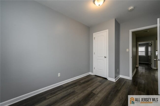 Building Photo - 305 Pershing Ave