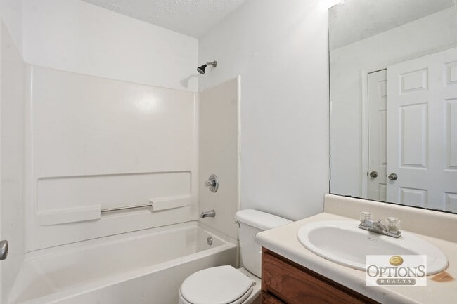 Building Photo - Cul-de-sac home ready to move in!