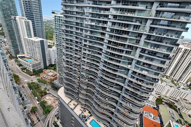 Building Photo - 1010 Brickell Ave