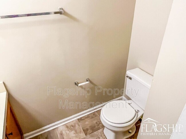 Building Photo - 3412-D N Walnut St