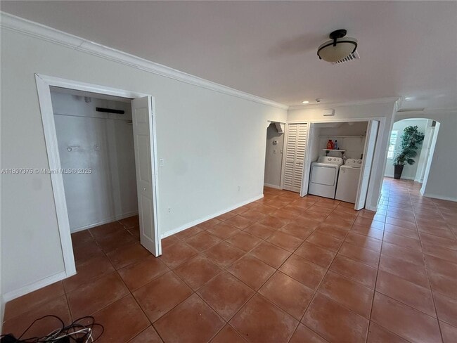 Building Photo - 10865 Gibson Dr
