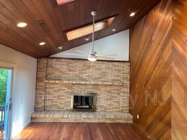 Building Photo - 127 Stockton Ave