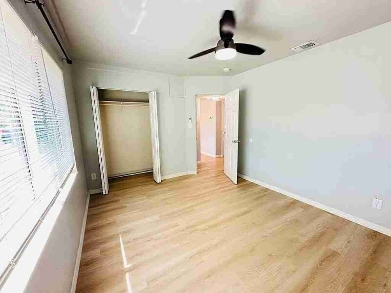 Building Photo - 5213 12th Ave S