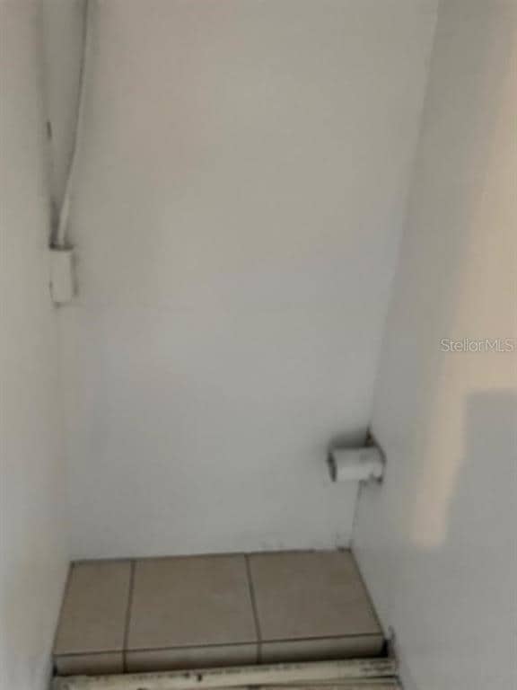 Building Photo - 917 E Flora St