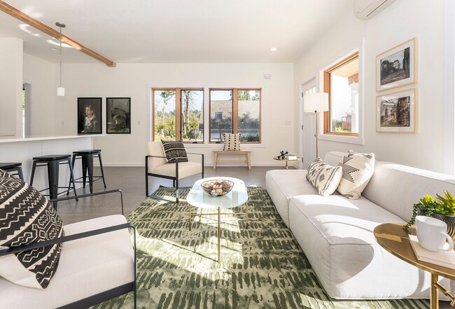 Building Photo - 508 4th Ave