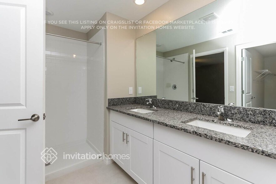 Building Photo - 8638 41st Ave E