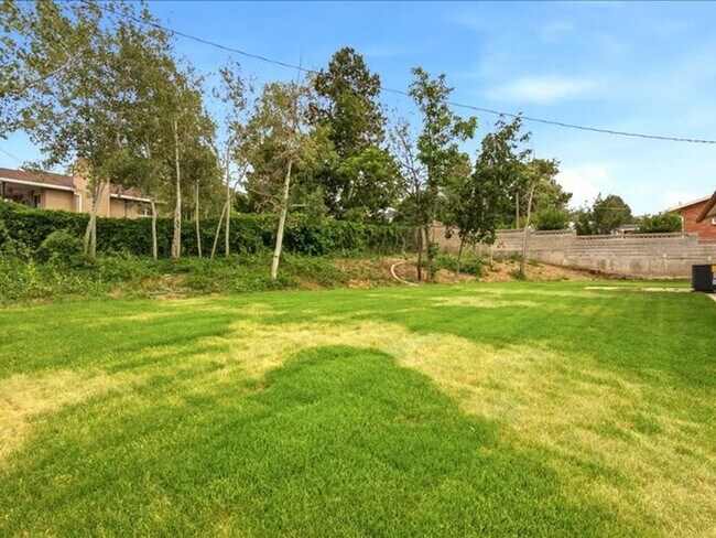 Building Photo - BOUNTIFUL New Remodeled 4 bed 3 bath home