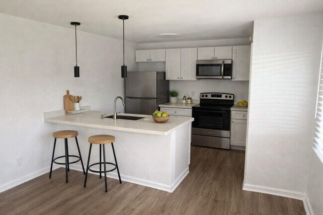 Building Photo - 902 E Tiffany Dr