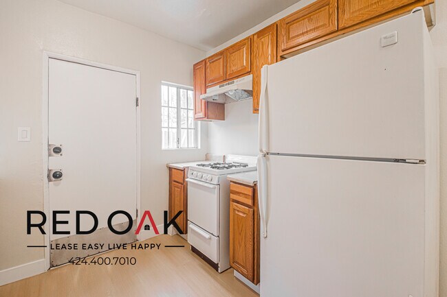 Building Photo - 638 E 82nd St