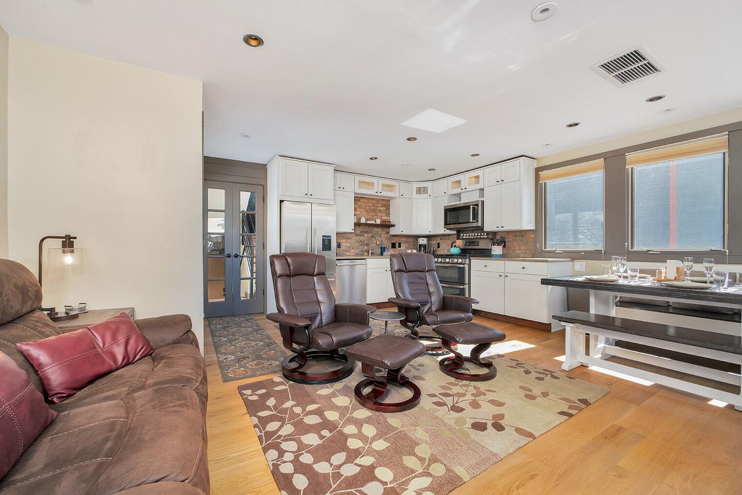 Building Photo - 747 W Pacific Ave