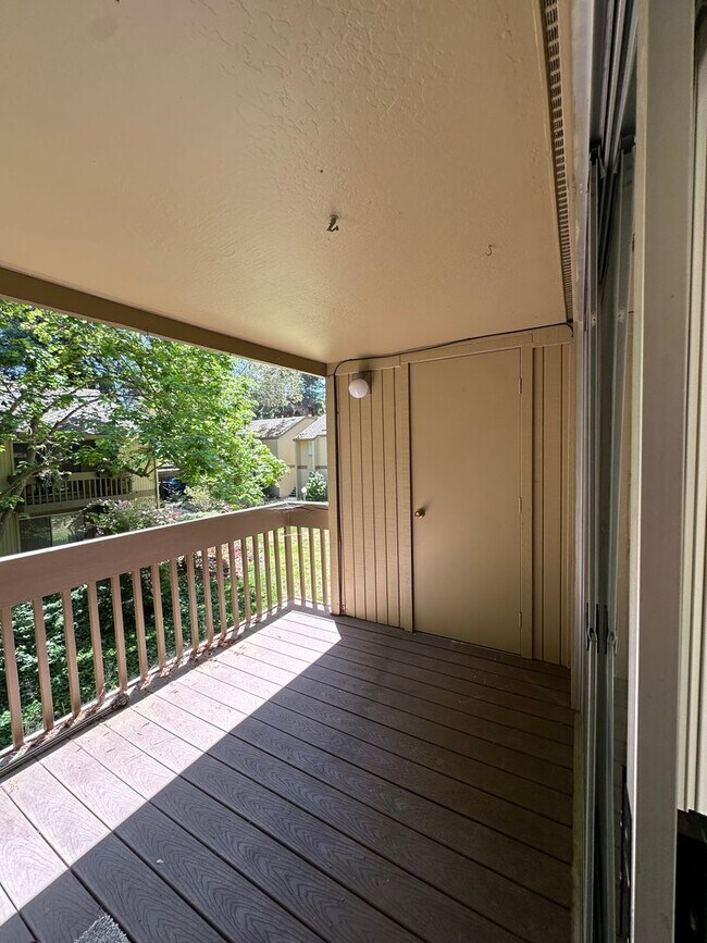 Building Photo - 2 bedroom, 1 bath condo in Mountain View