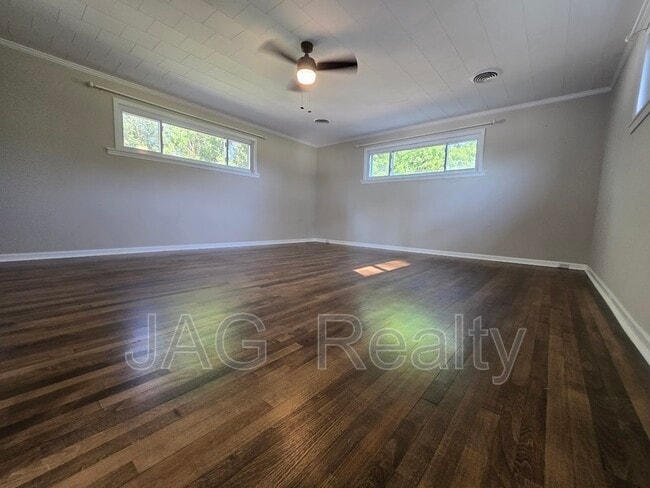 Building Photo - 328 W Liberty St