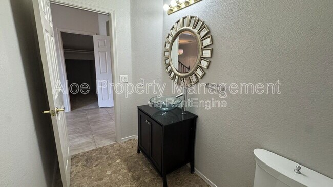 Building Photo - 491 W Ebony Way