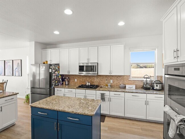 Building Photo - 4378 Green Tree Dr