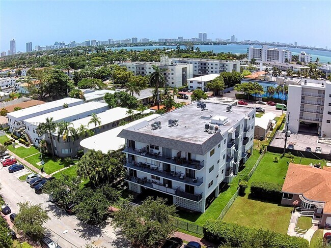 Building Photo - 1960 Marseille Dr