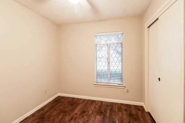 Building Photo - 353 Dawn Hill Dr