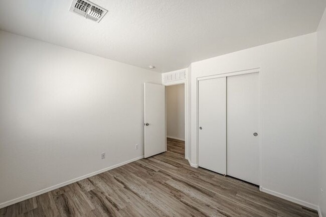 Building Photo - 4 BED 2.5 BATH, 2200+ SFT IN CAMELBACK RANCH, PHOENIX