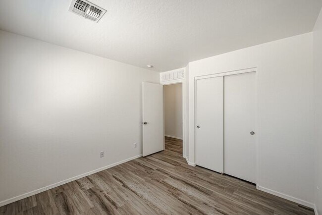 Building Photo - COMING SOON !! 4 BED 2.5 BATH, 2200+ SFT IN CAMELBACK RANCH, PHOENIX