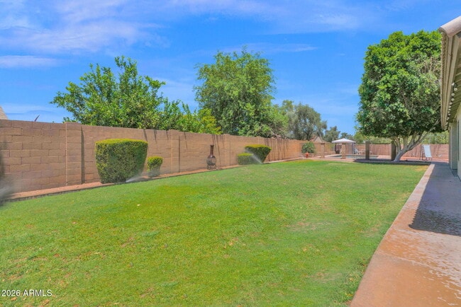 Building Photo - 360 S Pineview Dr
