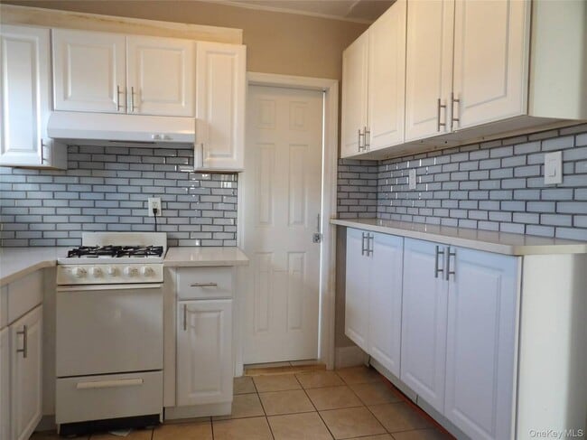 Building Photo - 170 N Wellwood Ave