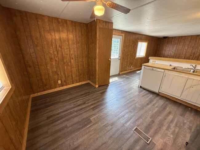 Building Photo - 3 Bed 2 Bath Updated Mobile Home with Fenced Yard and Storage Shed