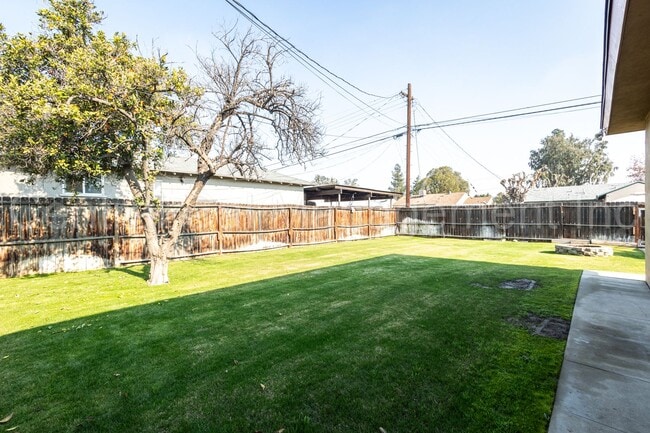 Building Photo - 3 Bedroom/1 Bath Home - $1850 per month!