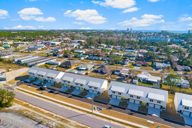 Building Photo - 7031 Patronis Dr