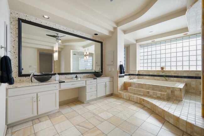 Building Photo - 3 Birnam Oaks