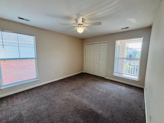 Building Photo - 209 S Knollwood Dr
