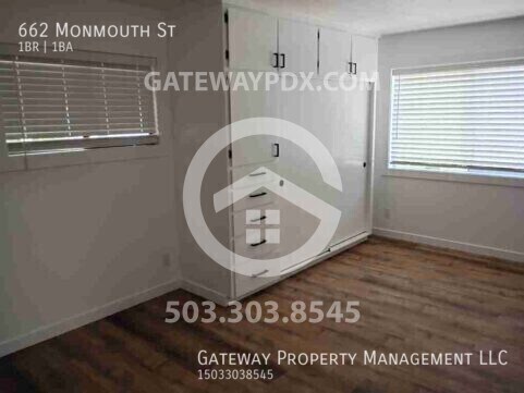 Building Photo - 662 Monmouth St
