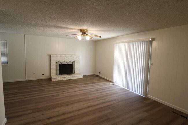 Building Photo - 6347 N Laureen Ave
