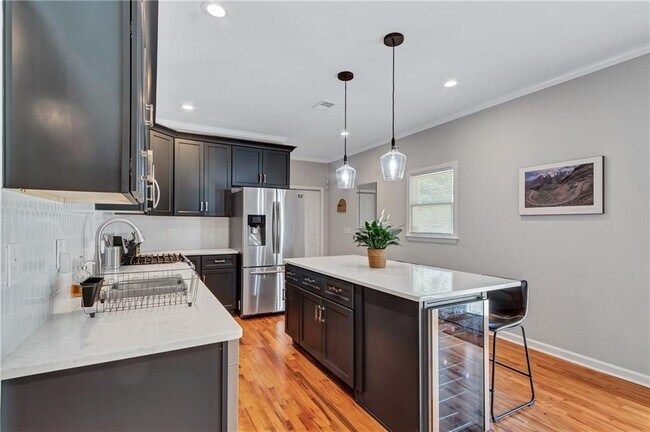 Building Photo - 2418 Bollingbrook Dr SW
