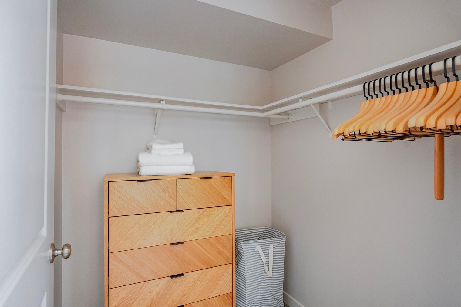 Building Photo - 526 Yale Ave N