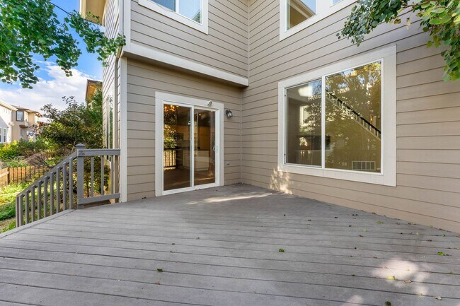 Building Photo - The Hearth of Highlands Ranch - 3bed + off...