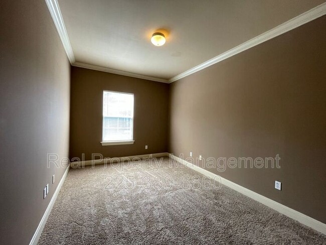 Building Photo - 31855 LA-16