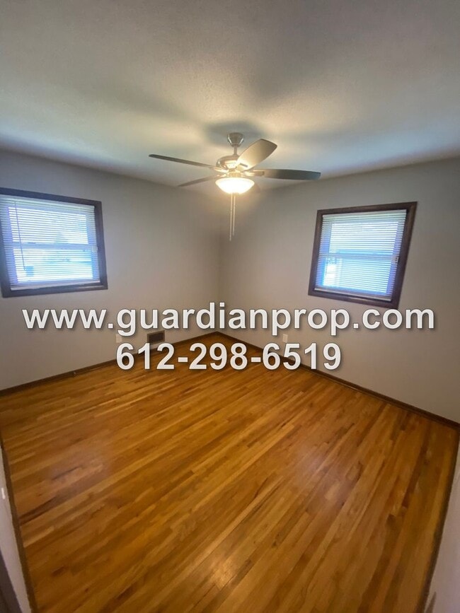 Building Photo - House Available September 1 in Mounds View...