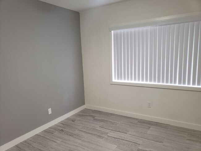 Building Photo - Newly Remodeled 1 Bedroom / Call or text O...