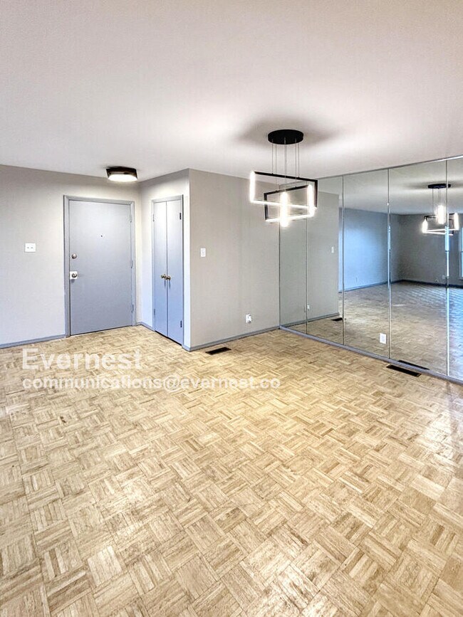 Building Photo - 10368 Forest Brook Ln