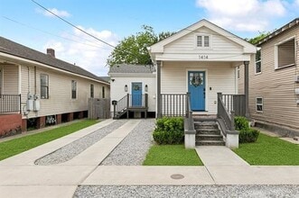 Building Photo - Gorgeous 3BD/2.5BA with Huge Backyard and Off Street Parking
