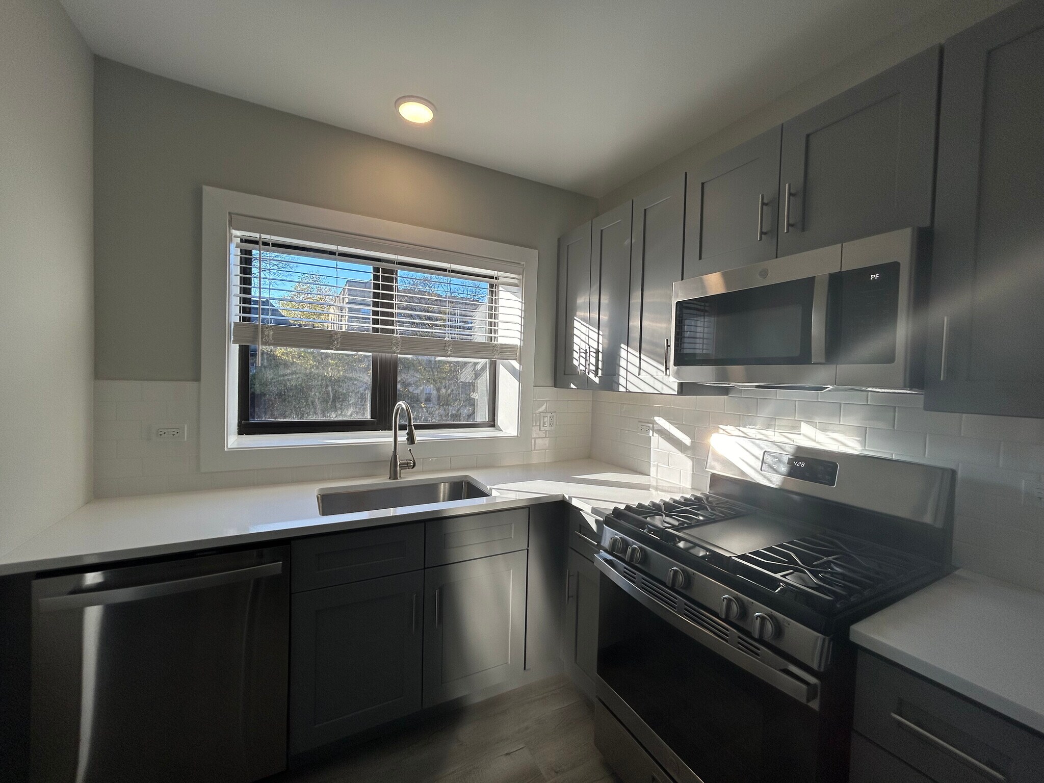 Building Photo - 1131 Oak Ave