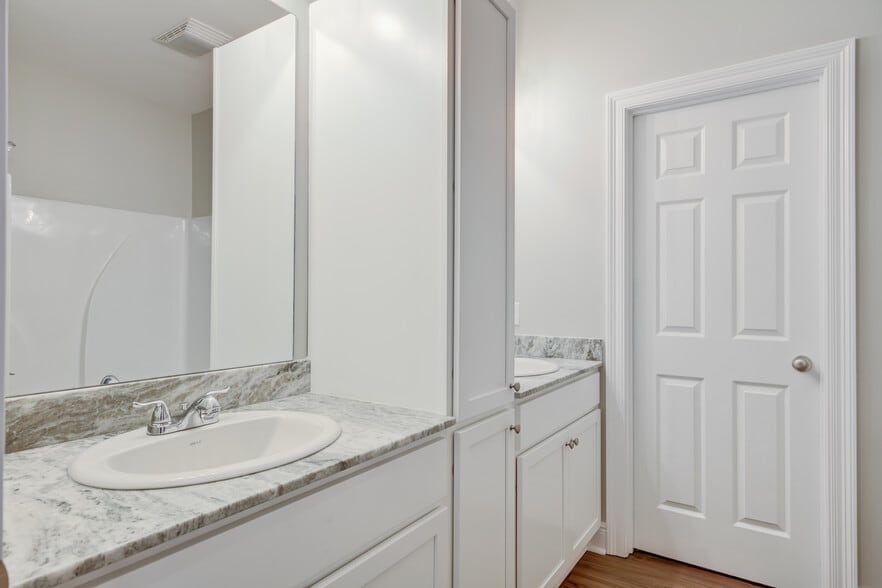 Building Photo - 139 Iberia St