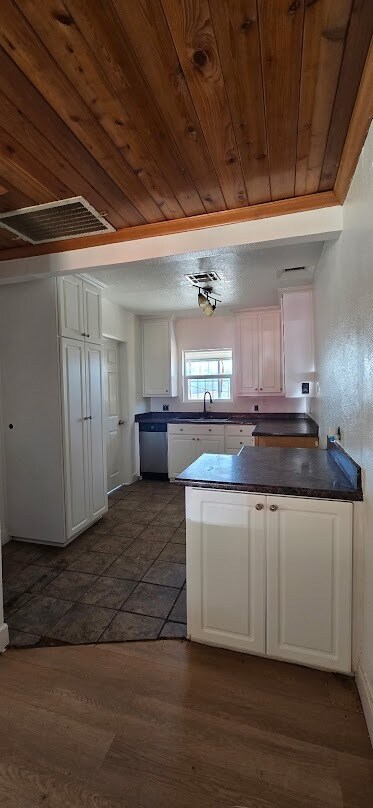 Building Photo - 21621 Pine Ridge Ave