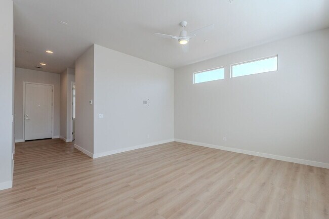 Building Photo - Downtown Cave Creek Patio Homes!