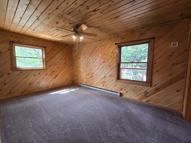 Building Photo - 10 Leon Ln